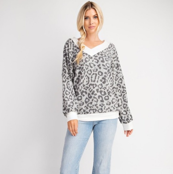 White leopard brushed knit oversized top - Picture 6 of 8